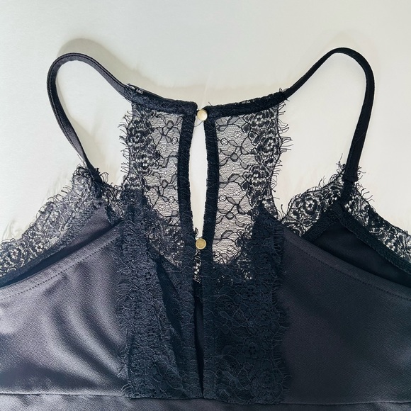 Decent top with lace XS - Picture 2 of 5